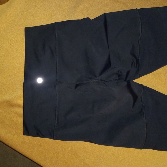 Lululemon black leggings sheer material from mid thigh down size 12 - Picture 5 of 6